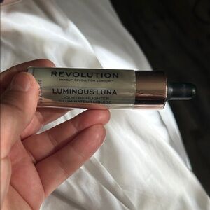 Revolution Luminous Luna Liquid Highlighter‎